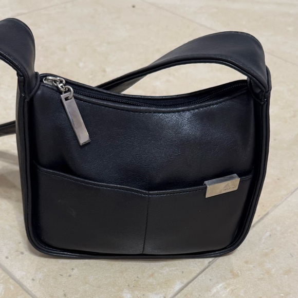 Fratelli Rossetti Other - Fratelli Rossetti Black Messenger Bag with Minimalist Design Vinyl Pursue